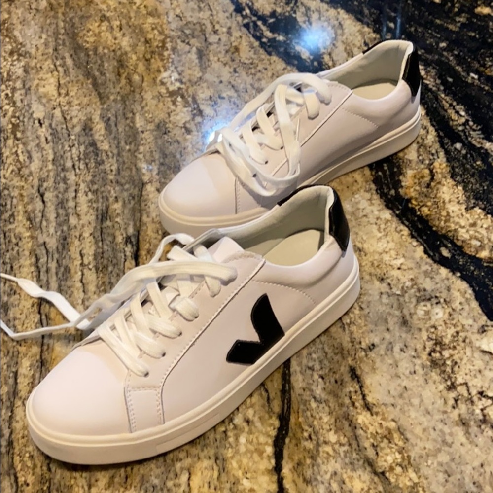 Brand new white and black shoes size 8